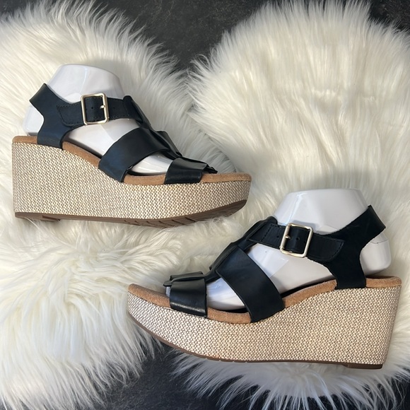 Clarks Shoes - Clark’s Wedge Sandals Black ladies size 9.5